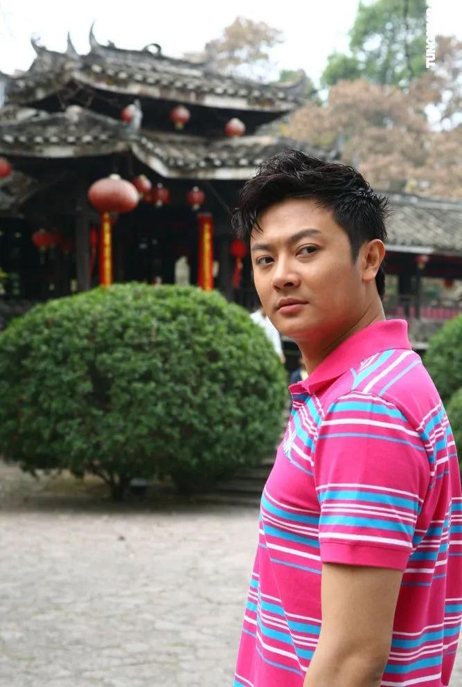 印小天在国外跳舞视频,印小天泰国街头尬舞被嘲