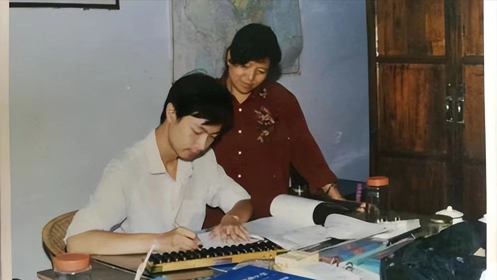 山城剿匪记刘三姐被枪决,刘三姐1980