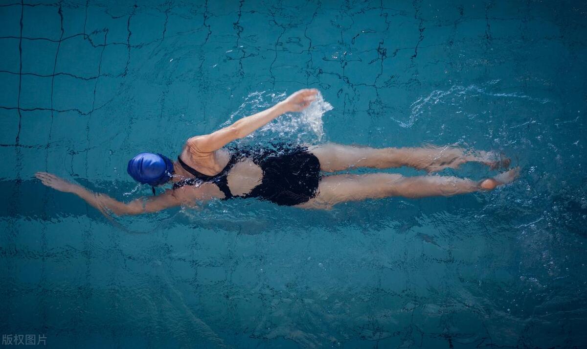 一个游泳馆一年能赚多少钱,室内游泳池怎么盈利