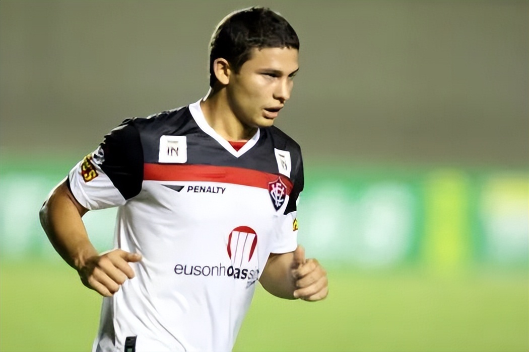 艾克森亚冠表现,艾克森登顶中超历史射手王