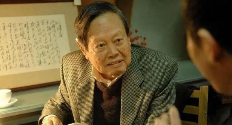 1971年杨振宁回国，称杜聿明为“杜先生”，周总理迅速纠正其错误