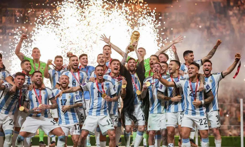 足球诗人贺炜经典解说,解说足球运动员贺炜经典语录