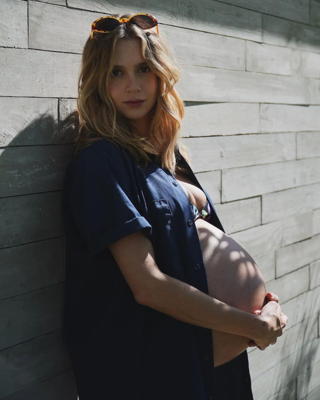 巴西男模特与女友迎接双胞胎，即将走进婚姻殿堂结婚