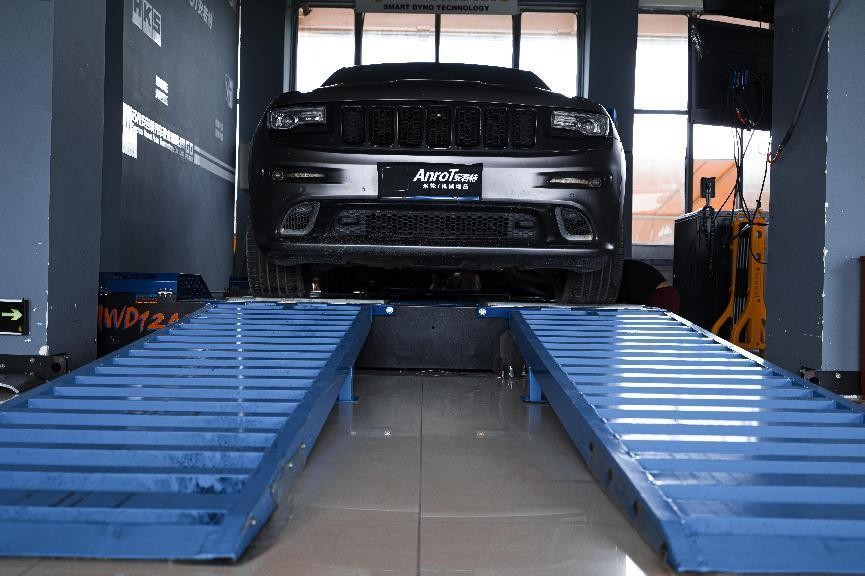 大切诺基跑318第一视角,大切诺基能跑318吗