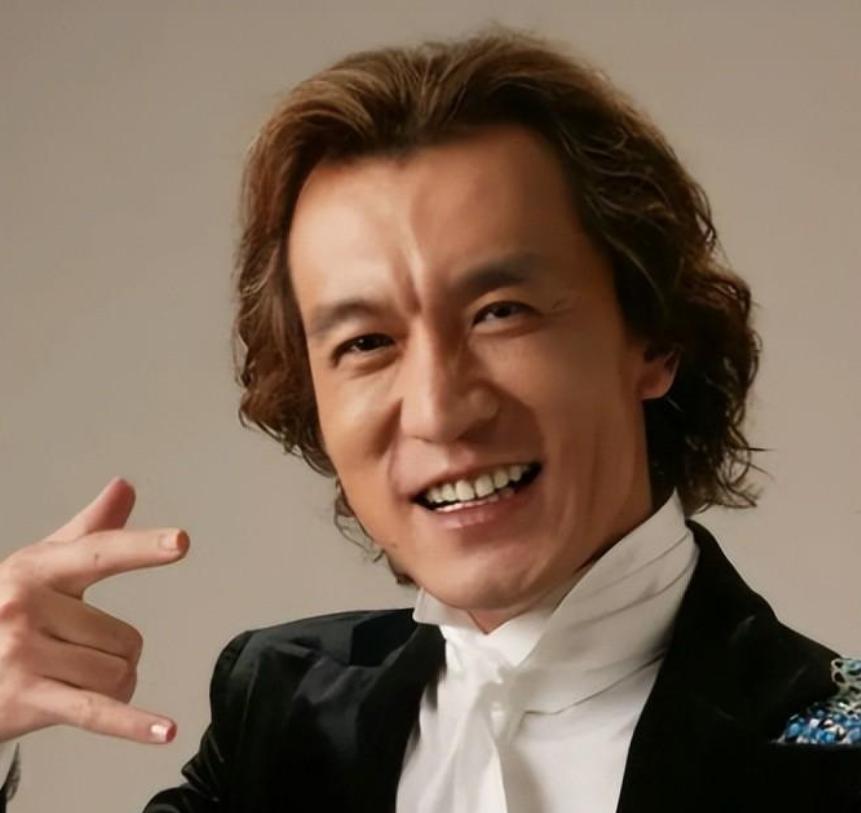 李咏离世4年，再看哈文的状况，才明白嫁给李咏是最好的选择