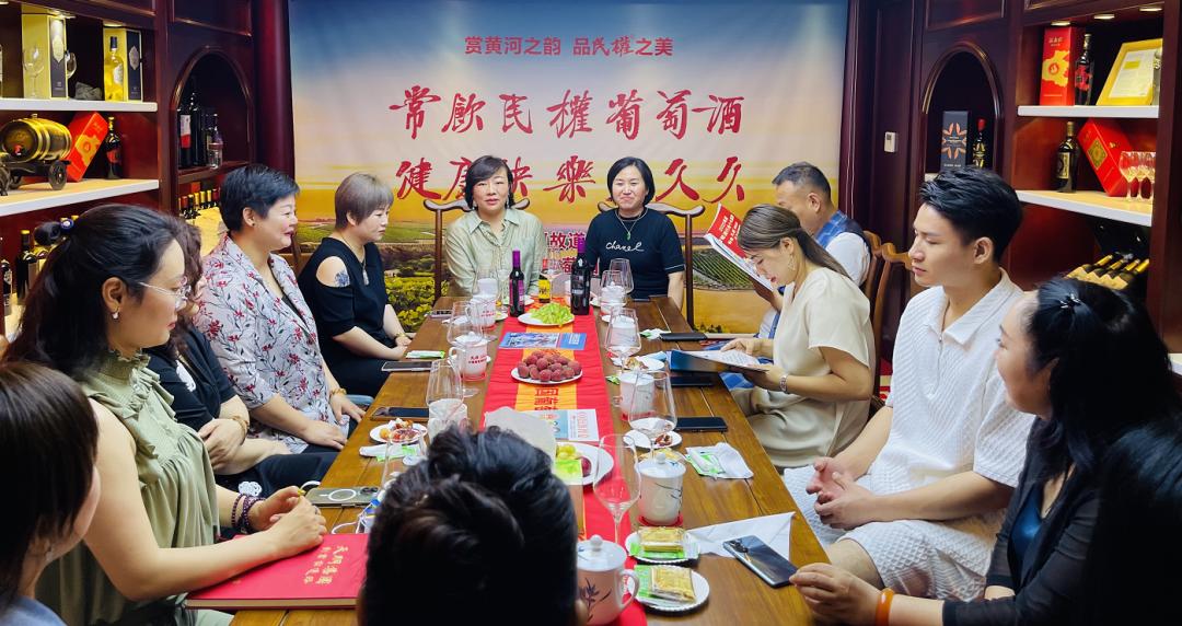 郑州女企业家协会副会长,潘刚天明民权葡萄酒有限公司