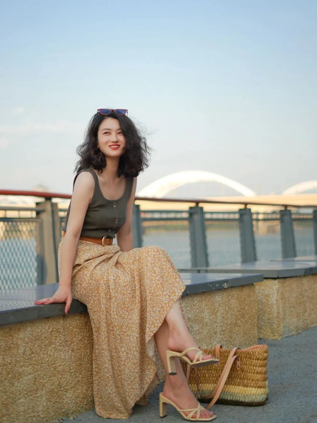 简约背心是一件百搭单品,哪种款式的背心比较经典百搭呢