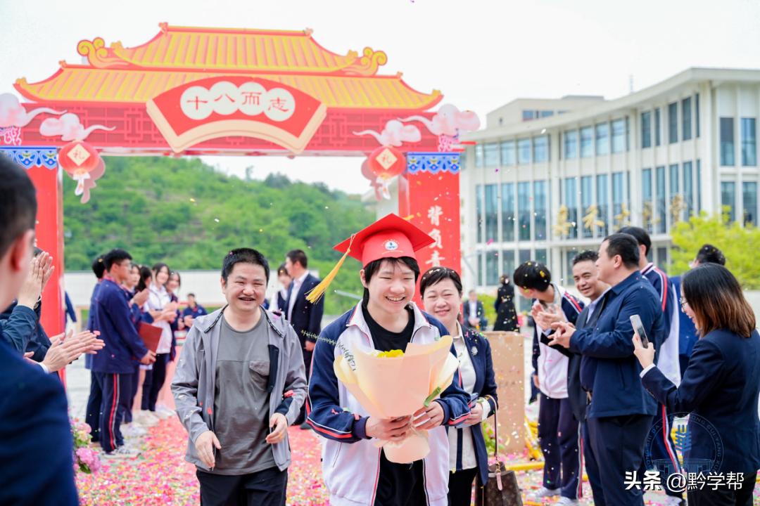 贵阳一中21年毕业照,一中实验23届