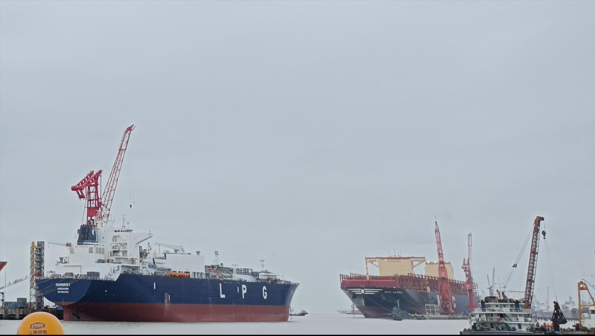 去了一趟航母的制造公司-江南造船厂，我却感动流泪，我们做到了