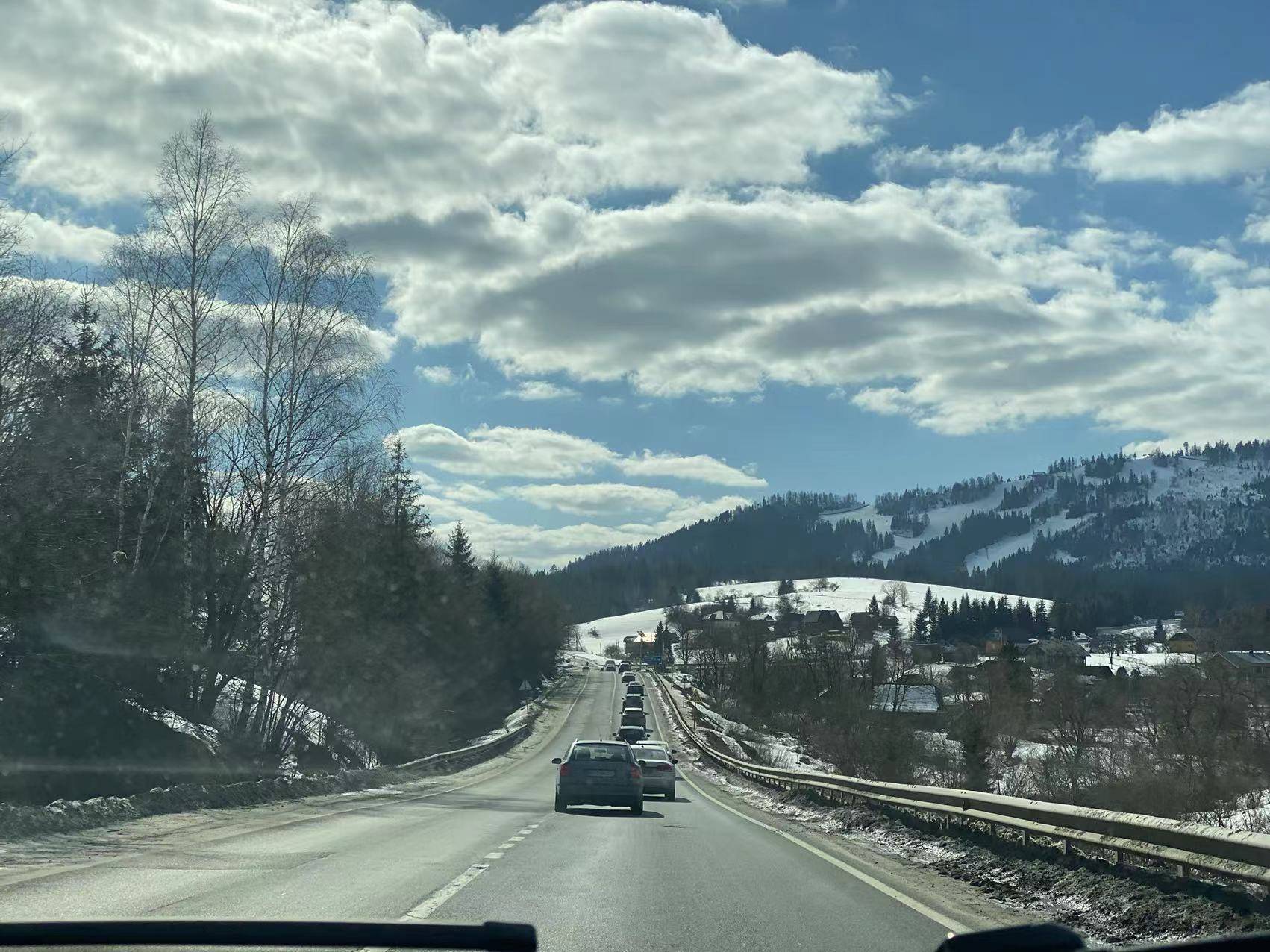 留学生讲述逃离乌克兰细节:手机差点被抢母亲为儿子祷告