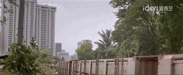 女人被救的剧本早过时了，她60岁还能给你惊喜