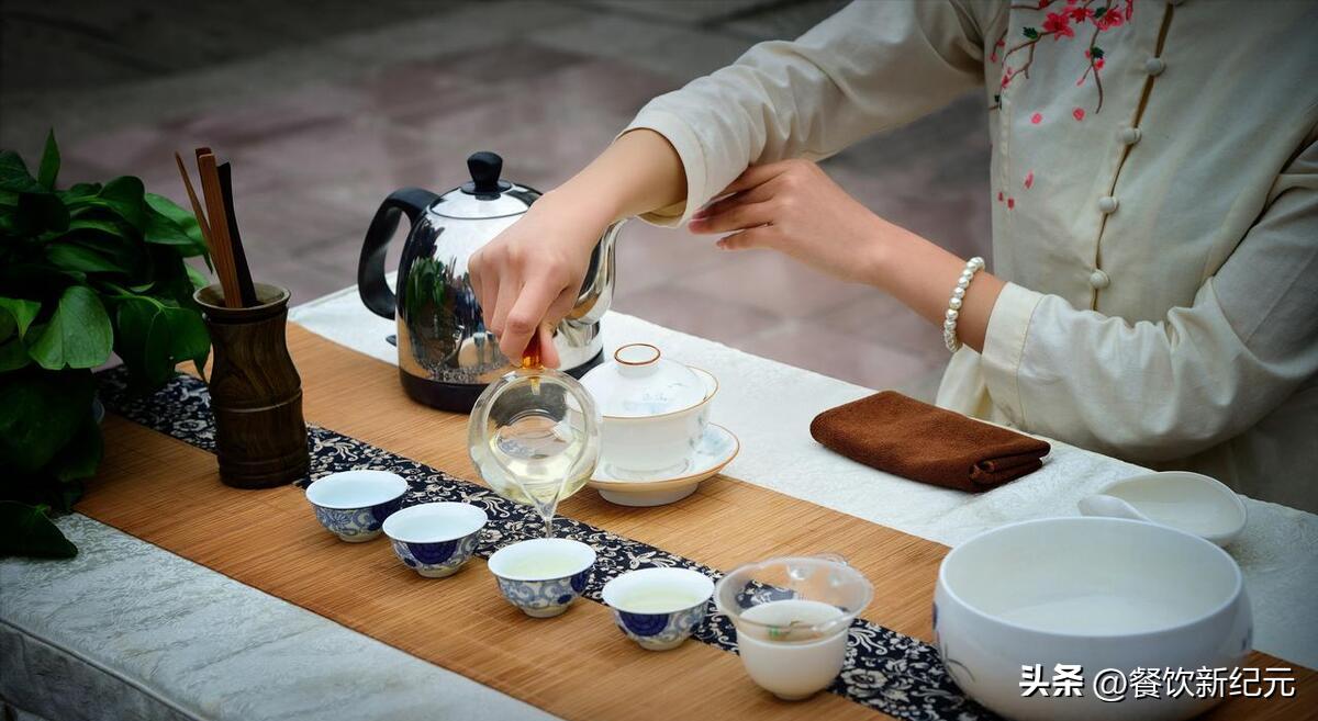 街边很多茶叶店都是怎么赚钱的,茶叶店每天没人光顾靠什么盈利的