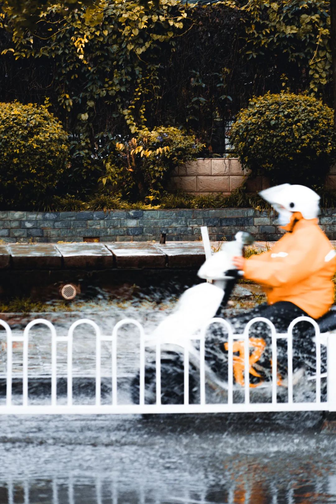 工资5000贷款70w累不,工资5000车贷3000累吗