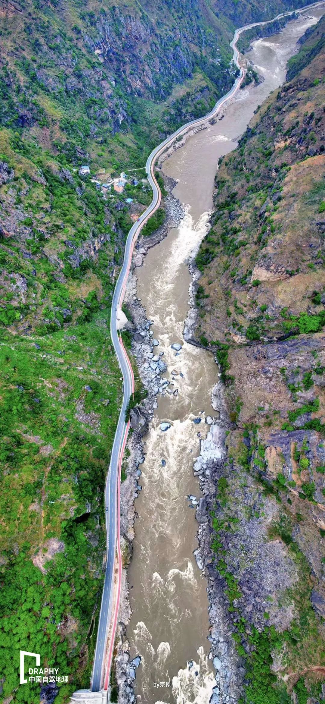 今冬去哪儿?这条穿行横断山的小众线,不缺民族风且有一定挑战性