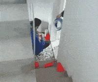 塞进去容易拔出来难,妹子着急死了哈哈哈哈哈哈！真的尴尬啊