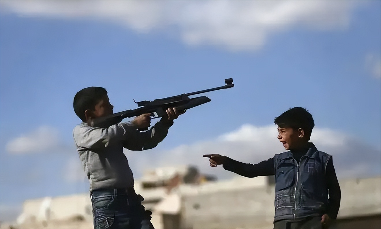 2012年,西安小伙为100万,勇闯伊拉克“送快递”,如今怎样?