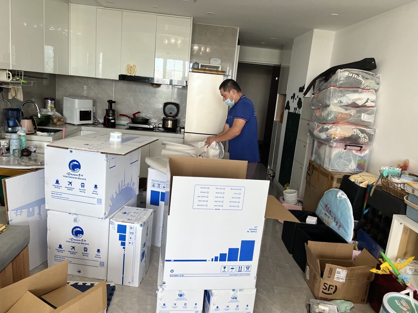 整柜集装箱海运业务多少钱,包一个货柜需要多少钱