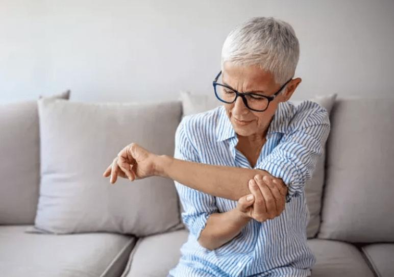 为什么很多人过了50浑身疼,为什么很多女性一到50岁就浑身疼