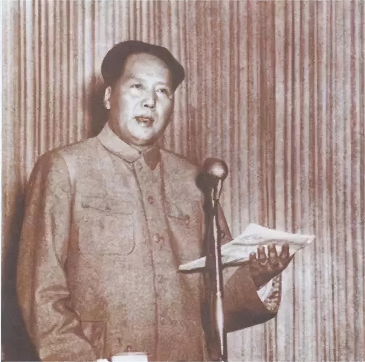 麦克阿瑟叫嚣投放原子弹,麦克阿瑟威胁使用核武器视频