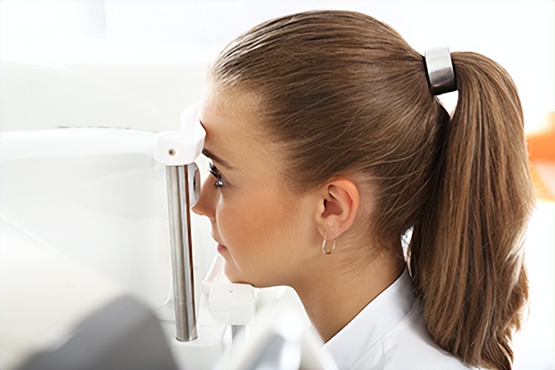 眼睛近视300度做激光手术多少钱,深圳近视激光手术多少钱