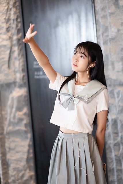 ##标题：女网红人设崩溃，*码无**视频遭曝光，引发网友热议