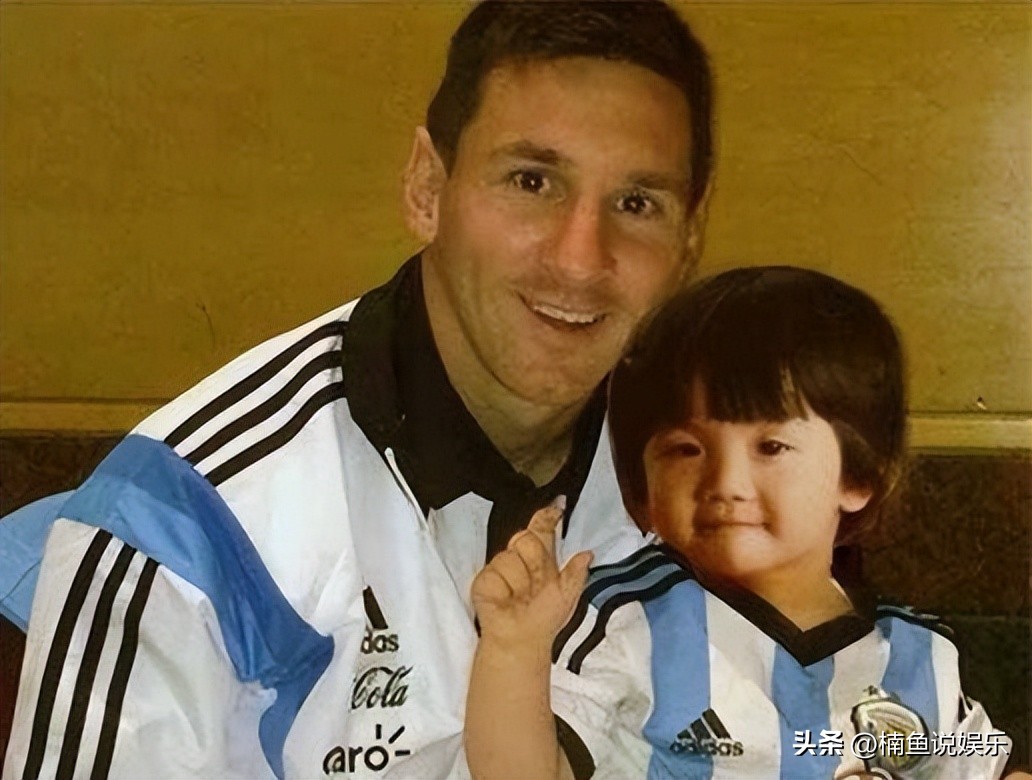 阿sa签名照,2022世界杯梅西亲笔签名球衣