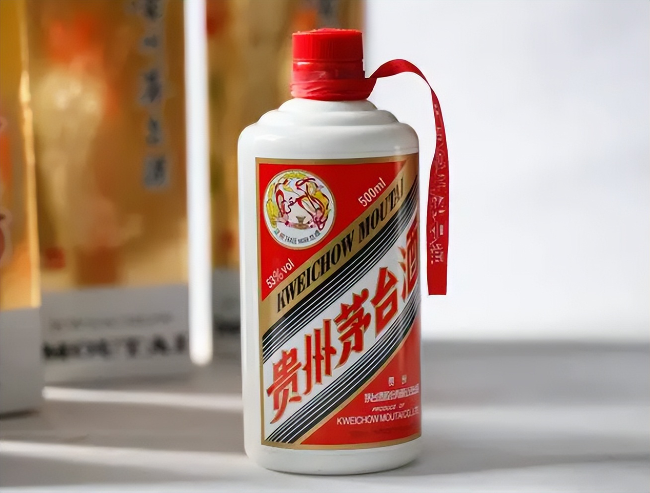 茅台送的小酒杯是几钱,茅台酒为何送个小酒杯