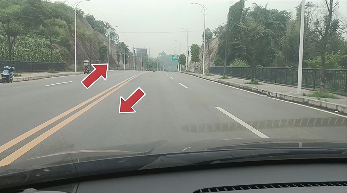 马路中心黄色双实线属于什么标线,道路中心黄色虚线属于哪一类标线