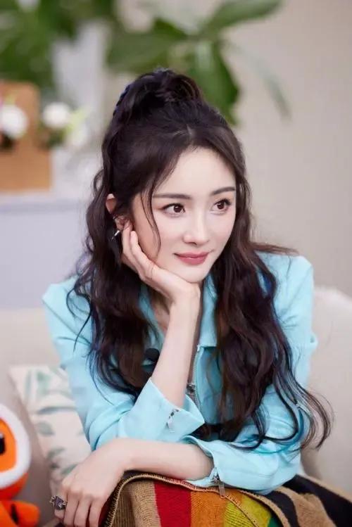 杨幂慷慨且大方,女明星里杨幂有多少钱