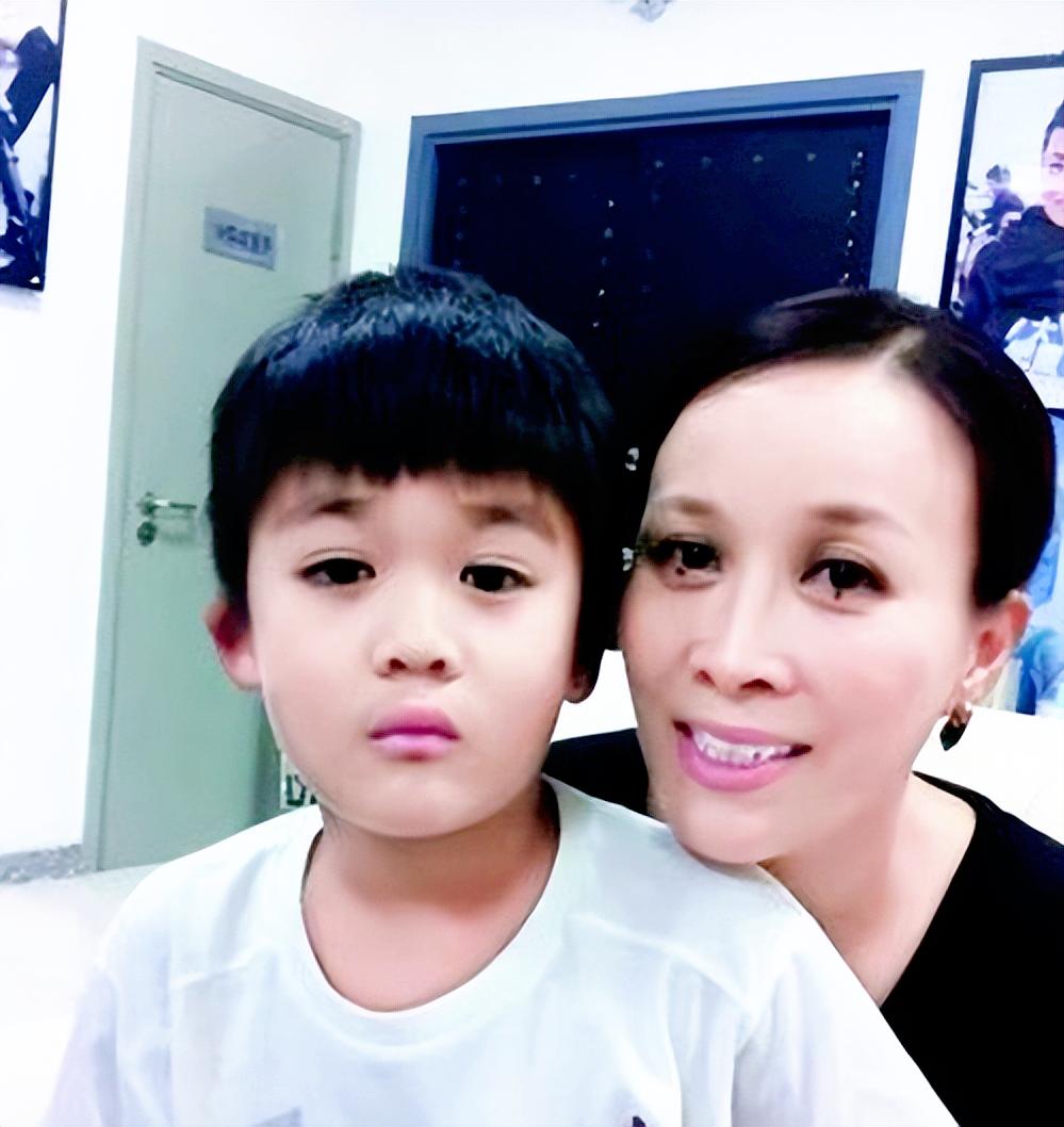 那英与高峰结过婚没有,那英与高峰的恋爱