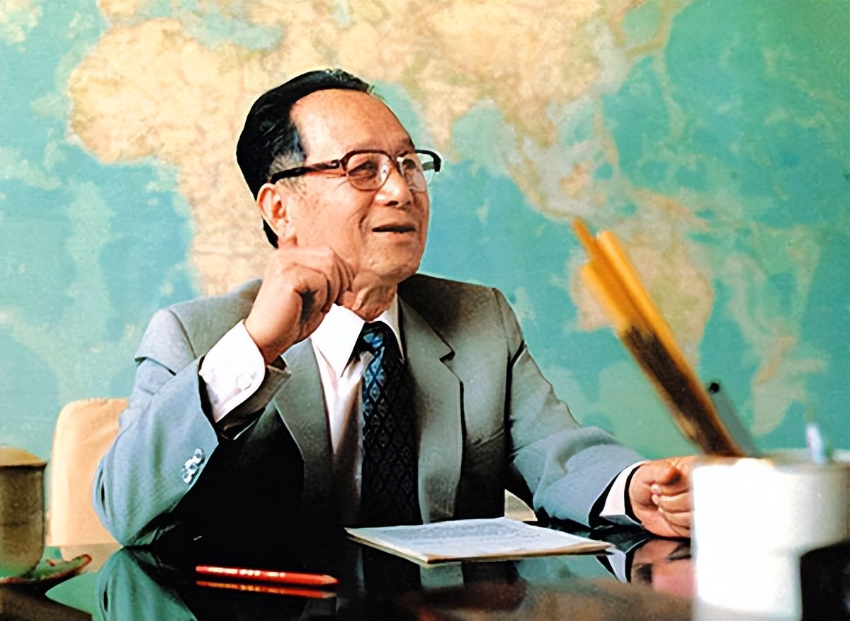 他是改革开放先驱者之一，*小平邓**对他的评价极高，活到了95岁