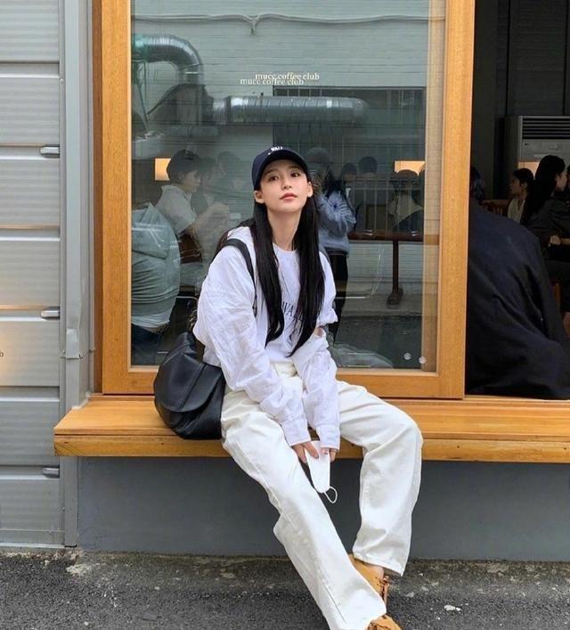 韩国穿搭就喜欢黑白灰,韩国冬季穿搭看不腻的黑白灰