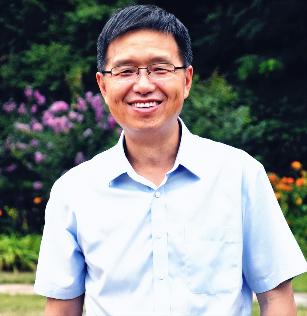 全网曝光量突破1000万+，国际顶流设计师与数字科学家组建豪华评委团助阵中国首个AIGC服装设计大赛！