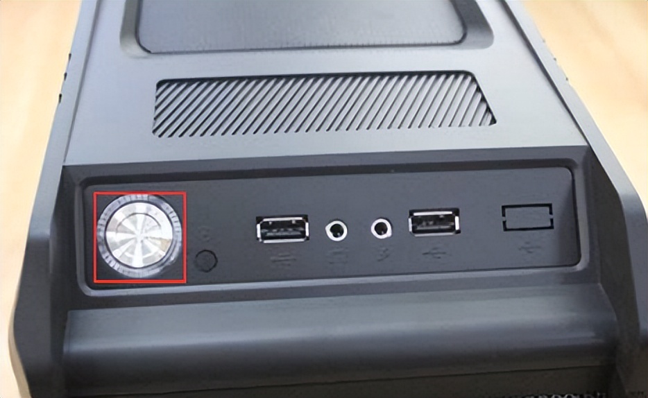 电脑开机没任何反应怎么防静电,电脑插上电有静电是怎么回事