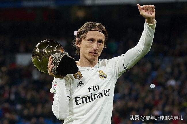 历史足球最厉害的球员排名,回顾足球历史十大巨星