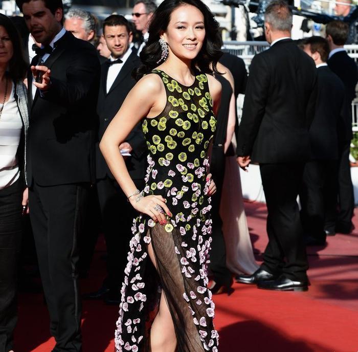 女明星红毯“尬历史”，一个比一个社死，恨不得没人认识她们