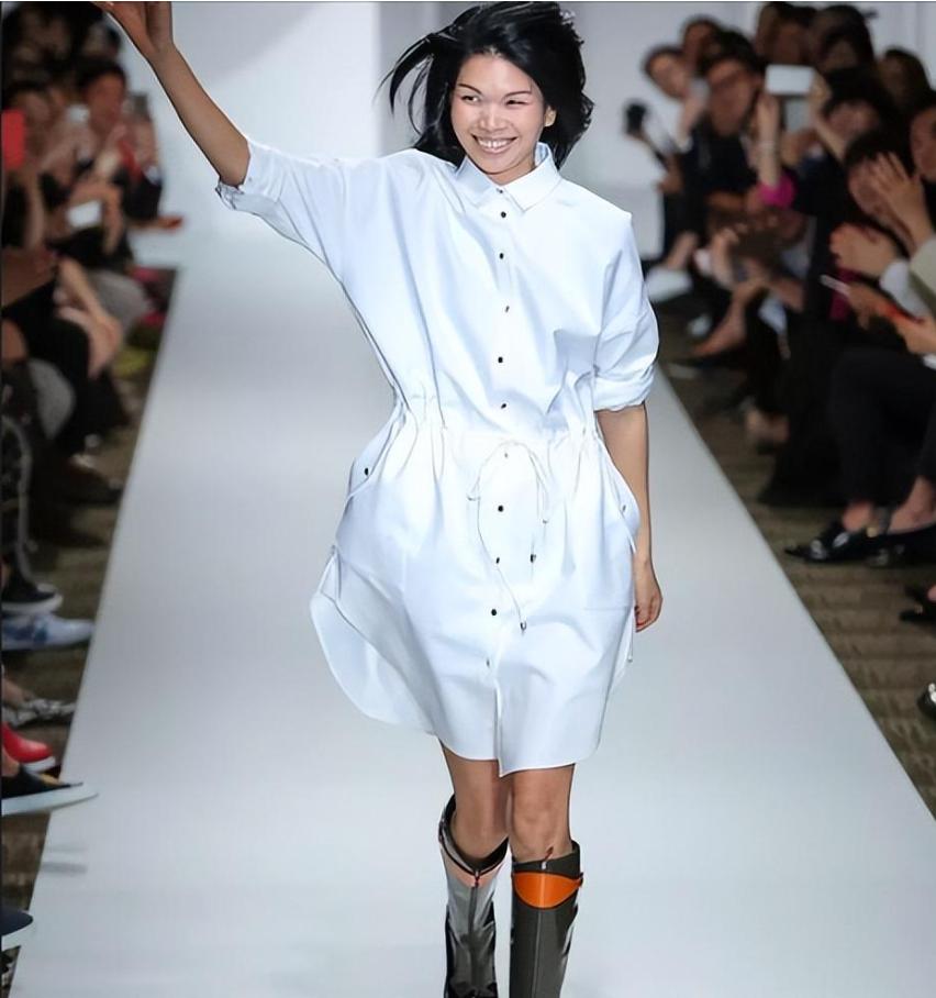 国际超模吕燕和谁长得像,名模吕燕嫁给外国人