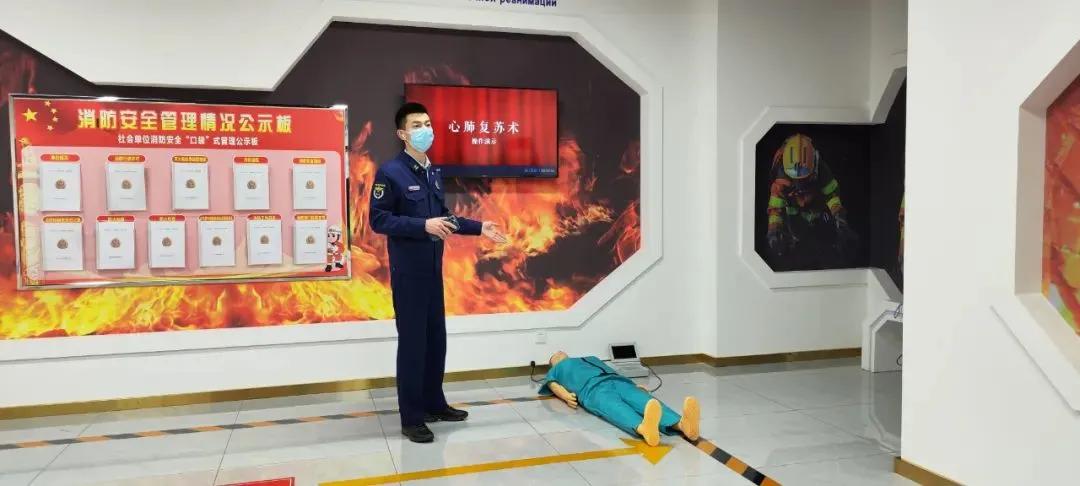 消防春节不打烊坚守一线保平安,消防员春节我在岗守护万家灯火