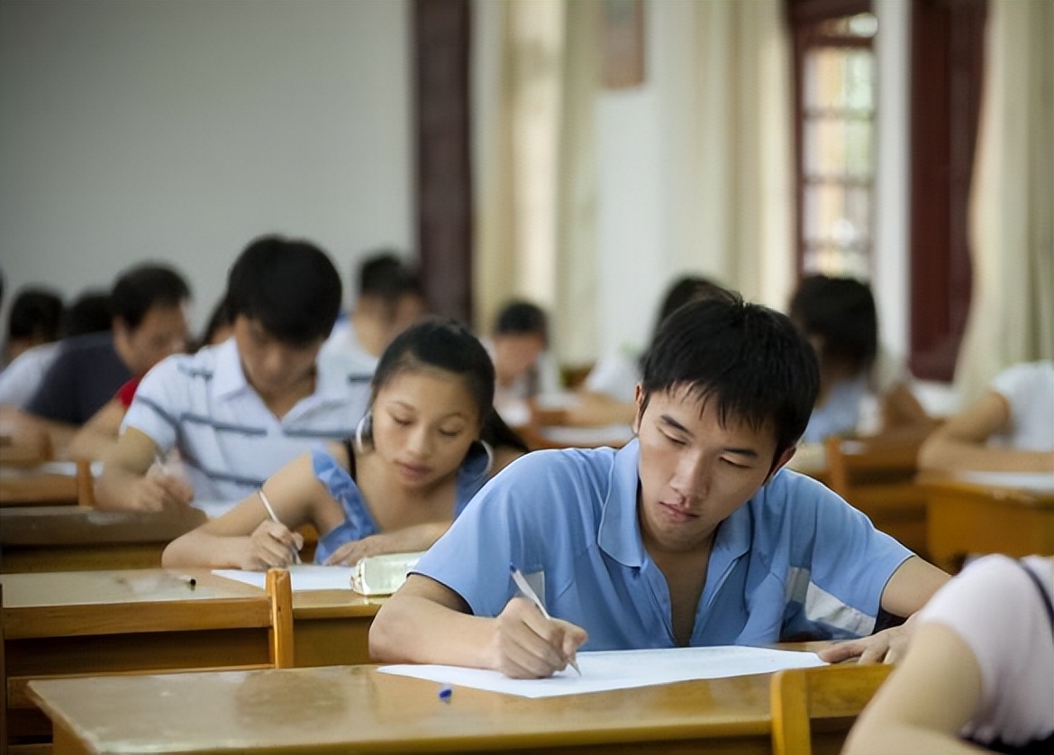 三本医学生毕业后都去了哪里,三本毕业的人怎么样