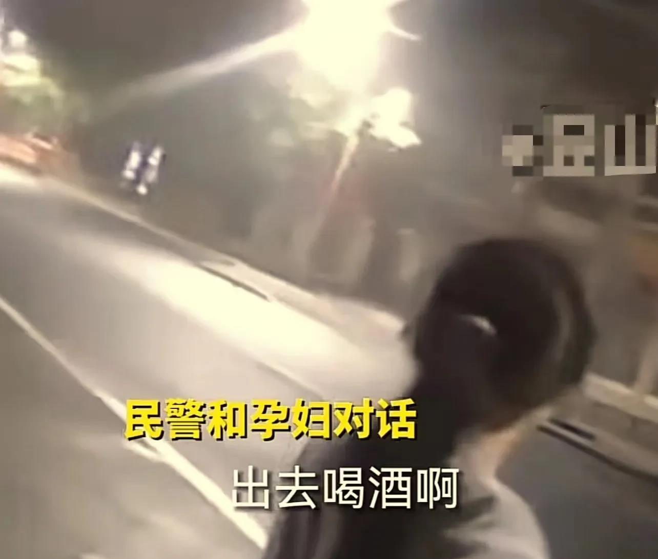 孕妇怀孕晚期有少量液体流出,孕妇尿液中有类似白带状物