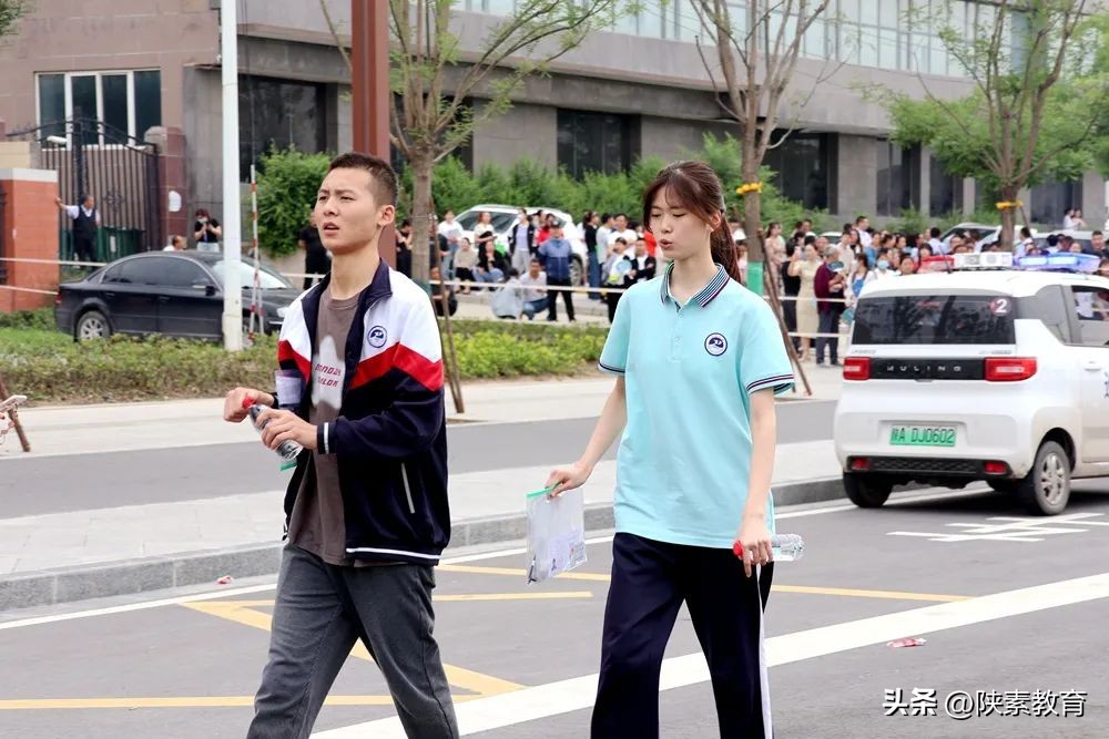 追梦吧高考完整视频,《追梦吧少年》