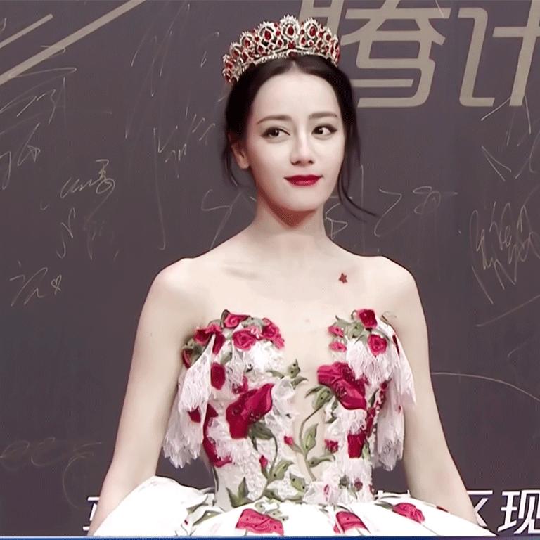 从小黑妞到“白灯泡”，吃美白药、猪蹄敷脸、全身涂粉…女星真难