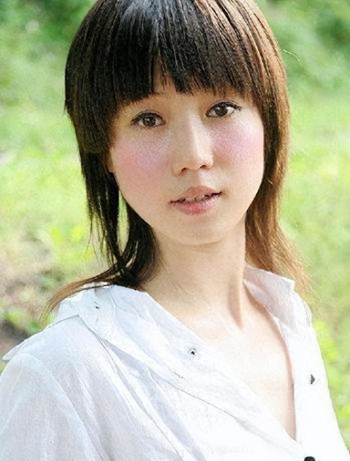 “最红嫩模”*筱雨张**：22岁时拍写真火爆全网，如今将近40岁仍单身