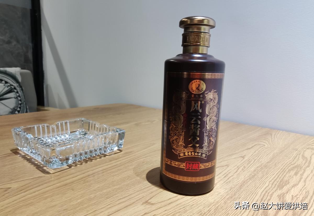 大批“赊酒人”扎堆农村，买酒先交一半钱，来年付尾款，有何猫腻