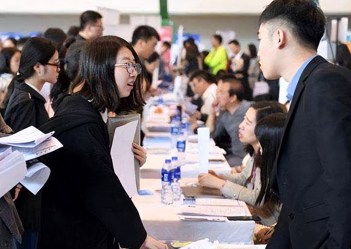 求职者被事业单位hr嘲讽怎么办,事业单位HR嘲讽求职者