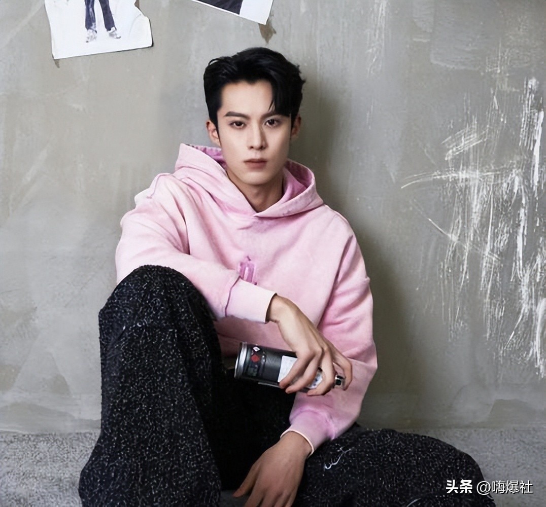 王鹤棣supreme衣服,王鹤棣潮牌卫衣