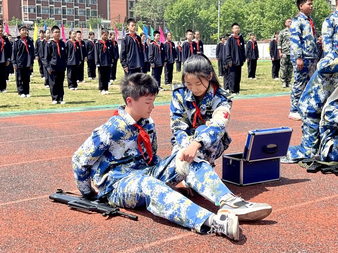 国防教育特色学校荣誉称号,获评国家国防教育示范校