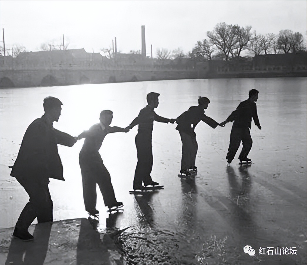 去龙烟铁矿总场洪水沟里滑冰