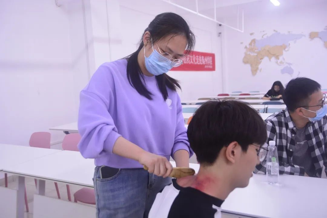 泰州市中医院开展健康“泰中意”—中医药文化高校行活动