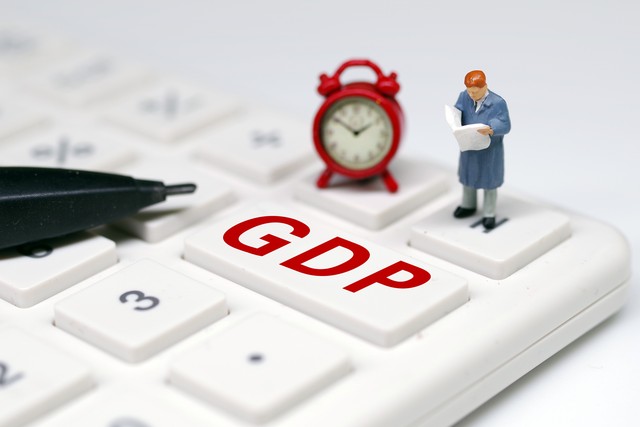 人均gdp从1万美元到2万美元要多久,人均gdp达到多少美元经济增长回落